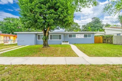 17621 NE 7th Ave, Miami: photo 1 of 55