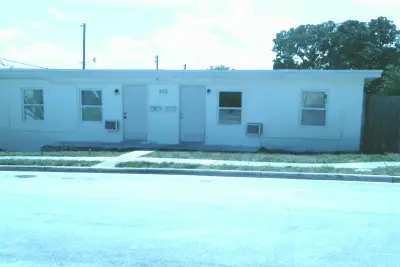 900 W 9th St, Riviera Beach: photo 1 of 30