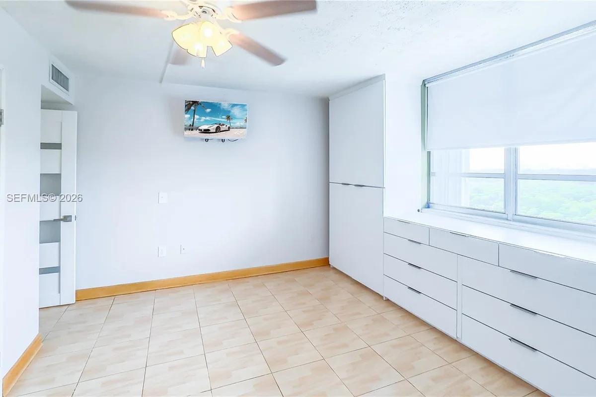 2841 NE 163rd St #1210, North Miami Beach: photo 1 of 25