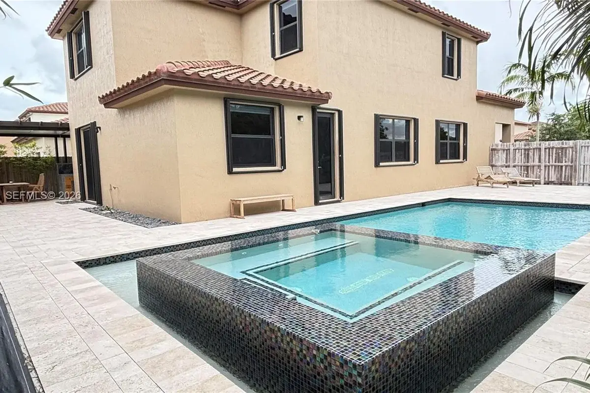 157 NE 25th Ave, Homestead: photo 1 of 23