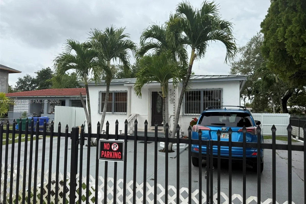 5940 SW 2nd St, Miami: photo 1 of 22