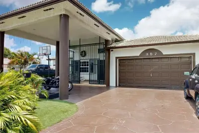 357 W 44th St, Hialeah: photo 1 of 89