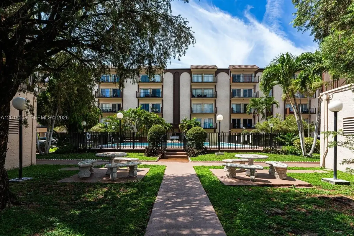 1950 W 54th St #412, Hialeah: photo 1 of 15