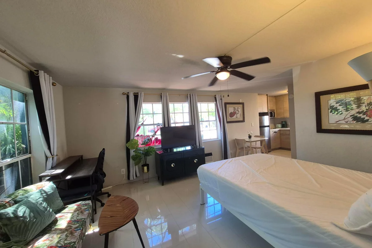 1007 SE 2nd Ct #1, Fort Lauderdale: photo 1 of 8