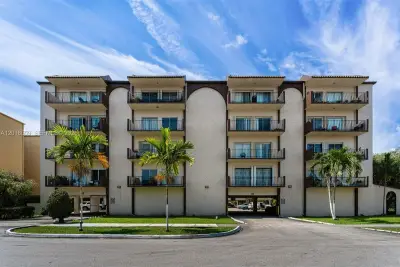 1950 W 54th St #406, Hialeah: photo 1 of 15