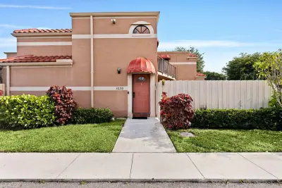 6139 Seven Springs Blvd, Lake Worth: photo 1 of 16
