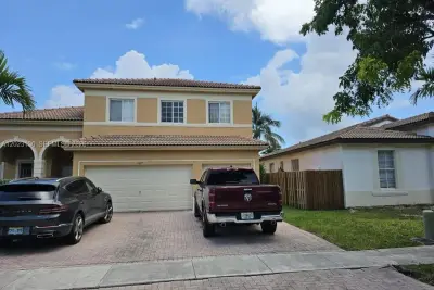 1423 NE 40th Rd, Homestead: photo 1 of 15