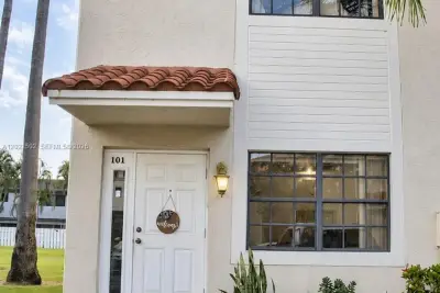9880 Hammocks Blvd #101-43, Miami: photo 1 of 11
