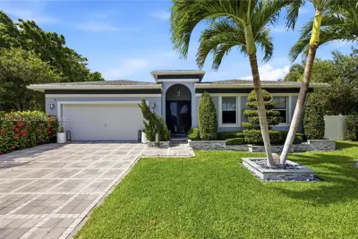 105 NE 28th Ct, Wilton Manors: photo 1 of 39