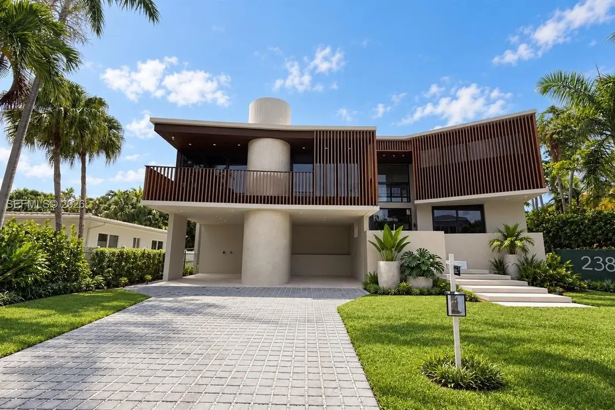 238 Buttonwood Dr, Key Biscayne: photo 1 of 13