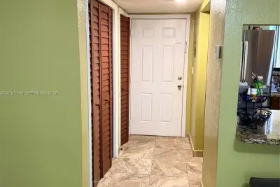 191 Lakeview Dr #103, Weston: photo 1 of 5