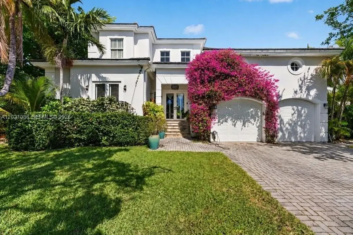 442 Ridgewood Rd, Key Biscayne: photo 1 of 36