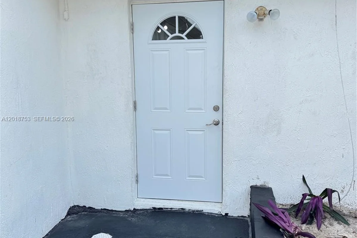 414 N 60th Way #2, Hollywood: photo 1 of 25