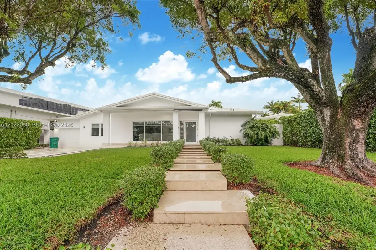 801 NE 76th St, Miami: photo 1 of 20