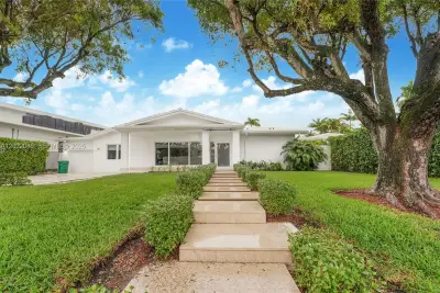 801 NE 76th St, Miami: photo 1 of 20