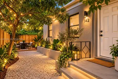 142 NE 56th St #A, Miami: photo 1 of 11