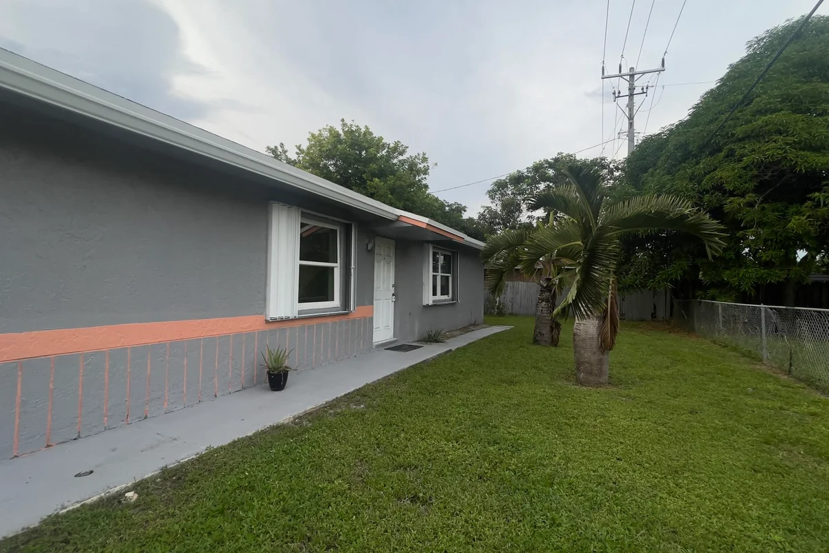 2691 NW 8th St, Pompano Beach: photo 1 of 4