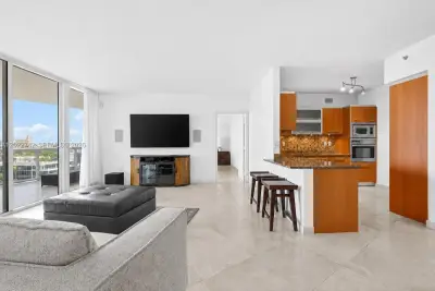 400 Alton Rd #907, Miami Beach: photo 1 of 36
