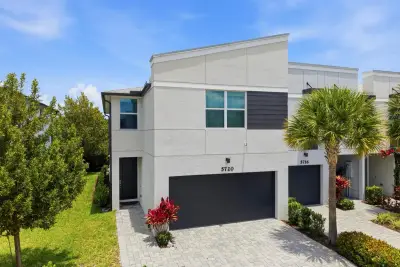 5720 Mentmore Dr, West Palm Beach: photo 1 of 51