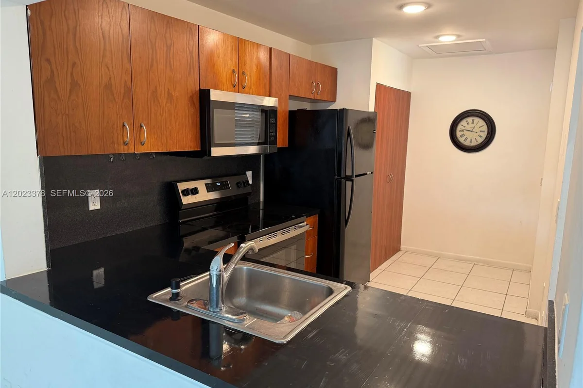 20825 NE 8th Ct #203-19, Miami: photo 1 of 12