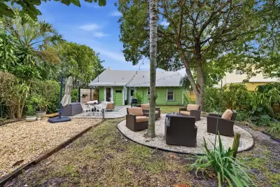 117 S Palmway, Lake Worth Beach: photo 1 of 35