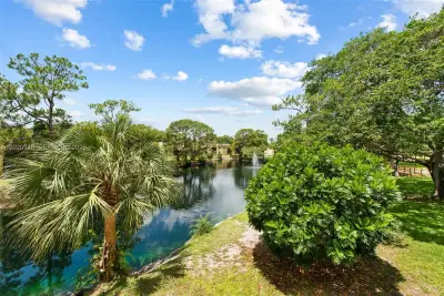 918 SW 9th Street Cir #204, Boca Raton: photo 1 of 18