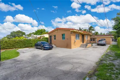 94 NW 69th St, Miami: photo 1 of 47