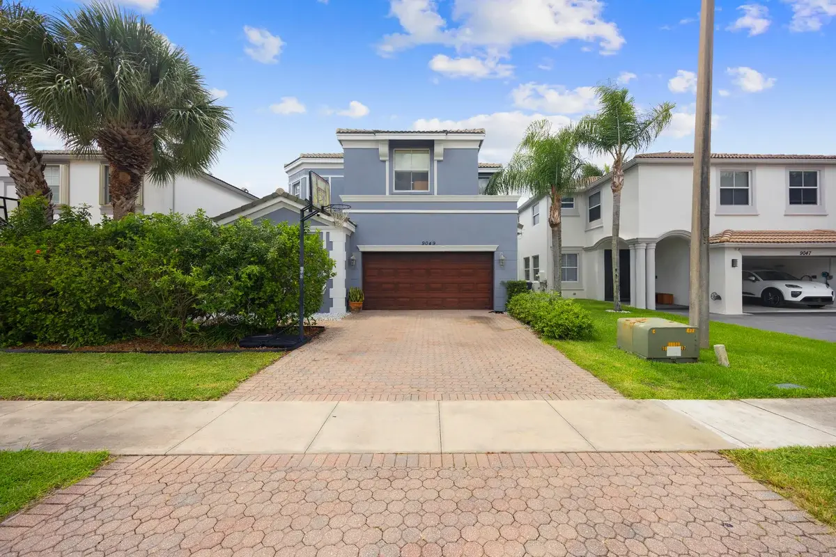 9049 Dupont Pl, Wellington: photo 1 of 72