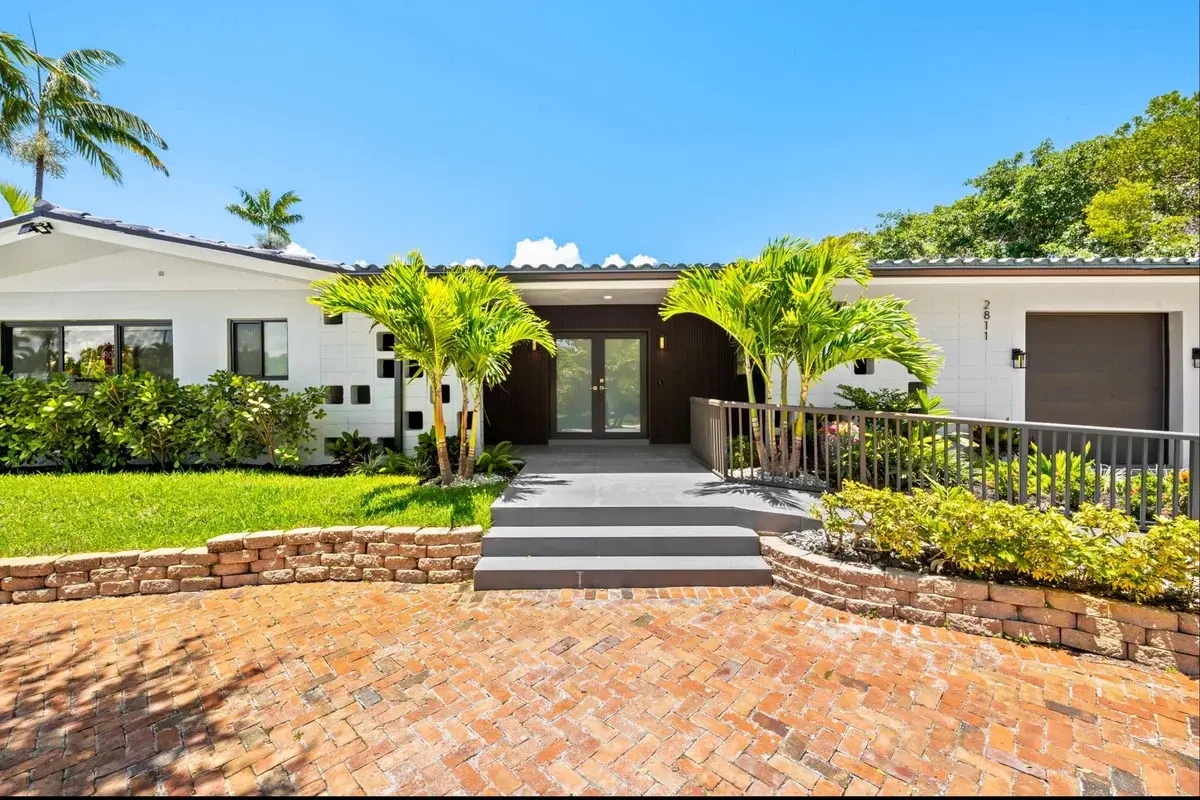 2811 NE 53rd Ct, Lighthouse Point: photo 1 of 33
