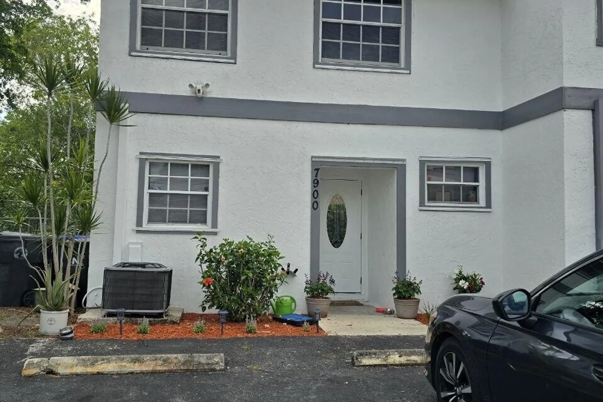 7900 SW 7th Pl, North Lauderdale: photo 1 of 21