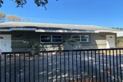 2899 NE 2nd Ave, Boca Raton: photo 1 of 22