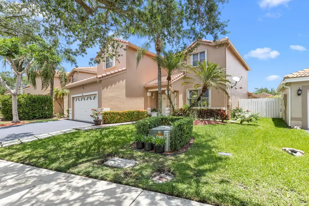 907 Stanton Dr, Weston: photo 1 of 44