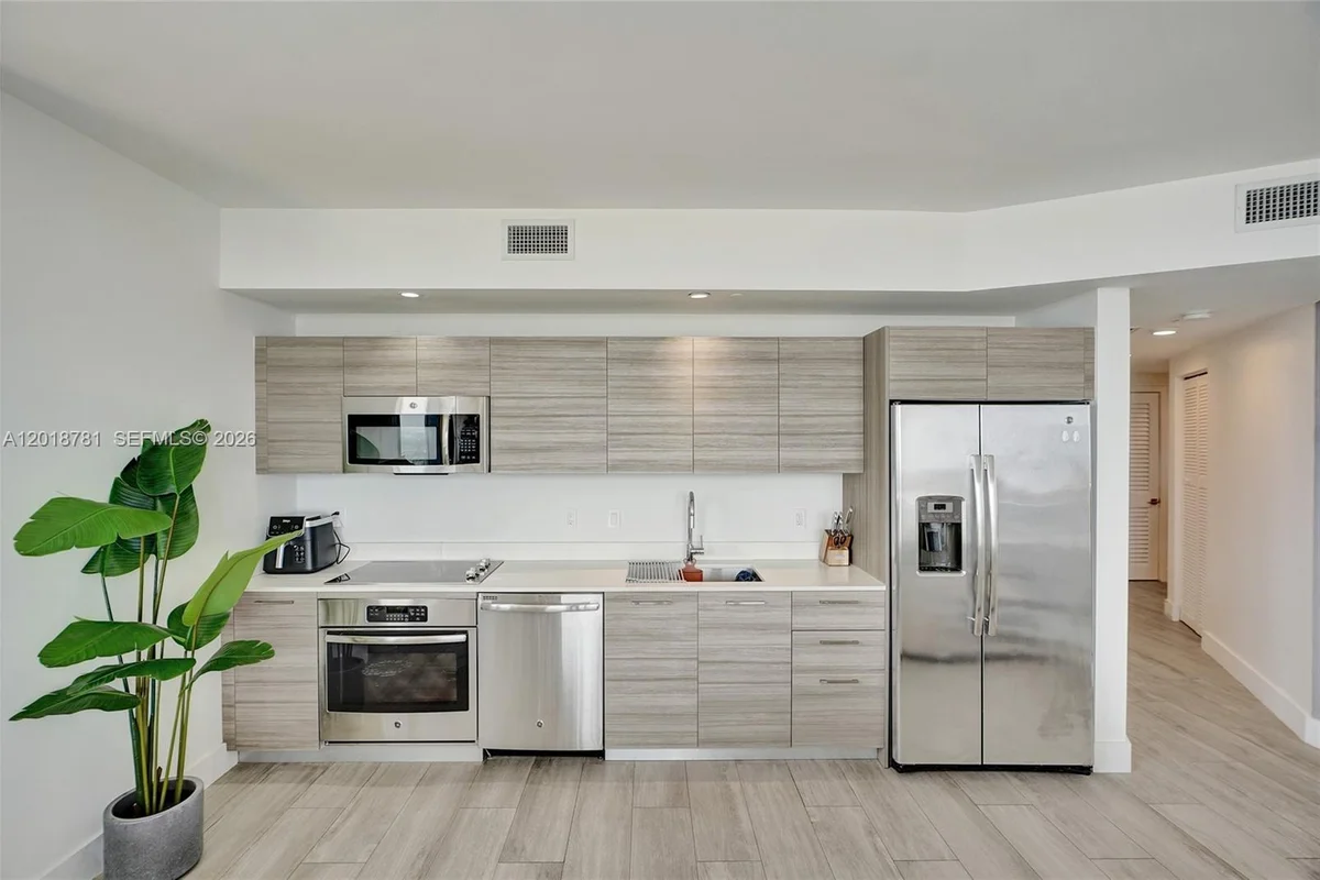 121 NE 34th St #2809, Miami: photo 1 of 32