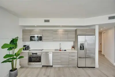 121 NE 34th St #2809, Miami: photo 1 of 32