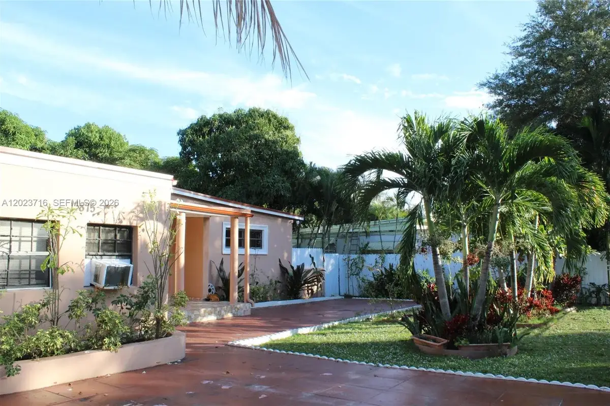 13875 NE 16th Ct, North Miami: photo 1 of 42