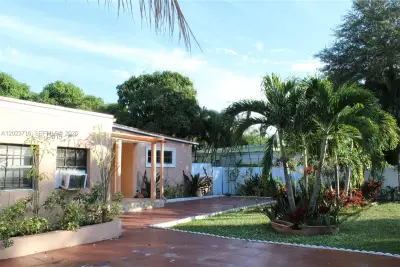13875 NE 16th Ct, North Miami: photo 1 of 42