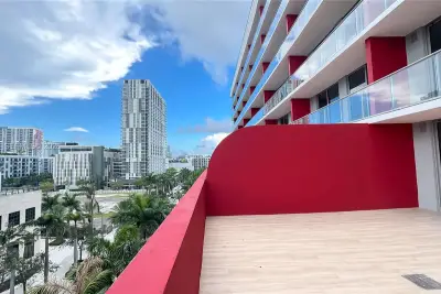 90 NE 32 #608, Miami: photo 1 of 42