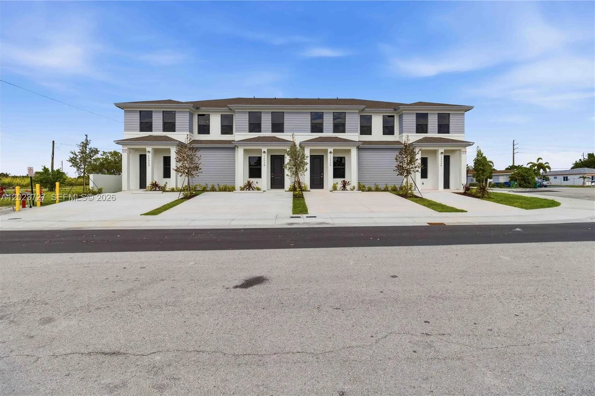 22348 SW 115 Ct, Miami: photo 1 of 35