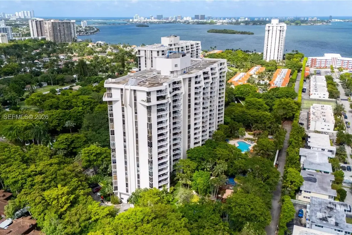 2000 Towerside Ter #311, Miami: photo 1 of 52