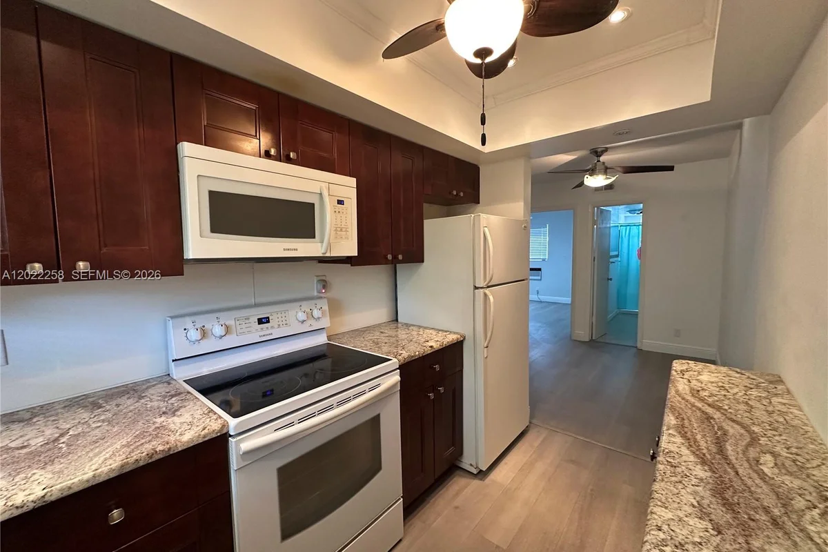 3700 Harrison St #15A, Hollywood: photo 1 of 22