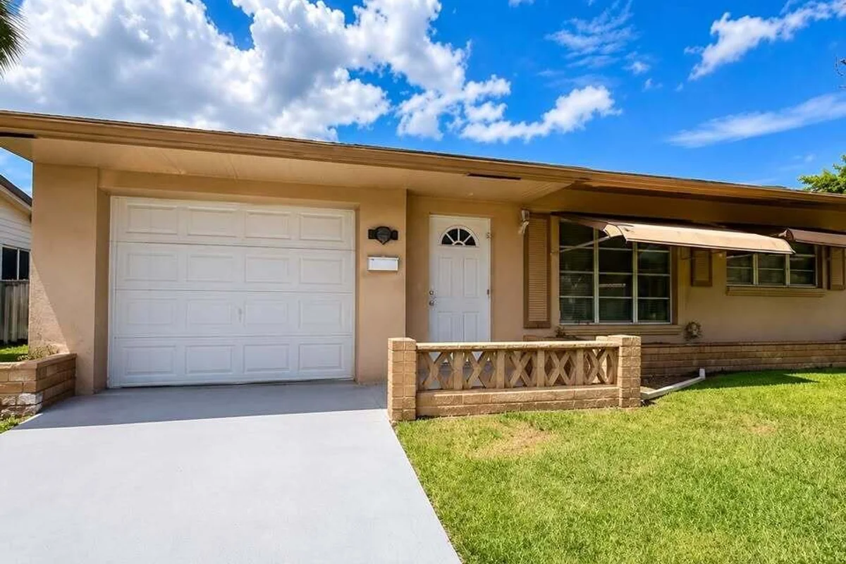 4603 NW 49th St, Tamarac: photo 1 of 25