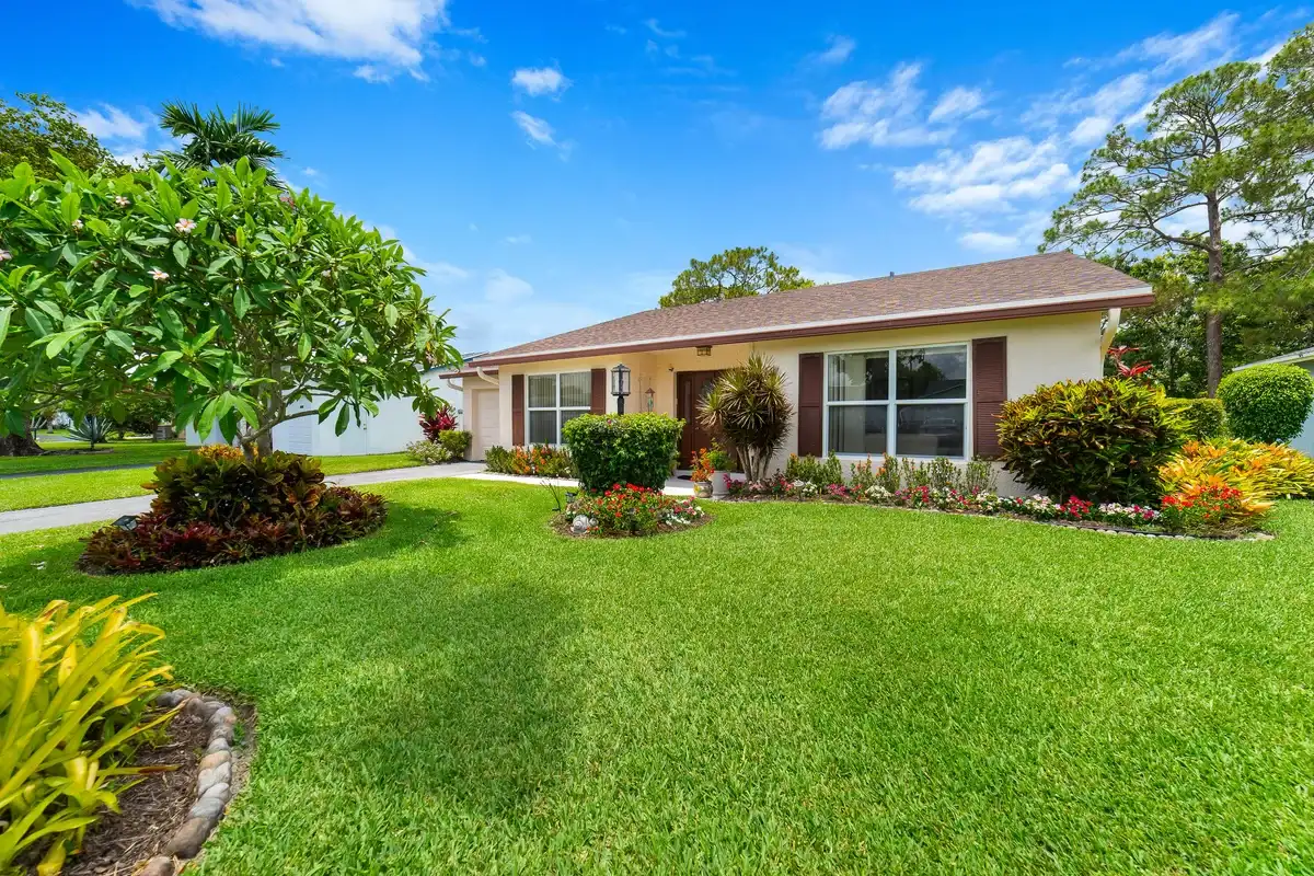 6303 Silver Moon Ln, Lake Worth: photo 1 of 46
