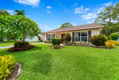 6303 Silver Moon Ln, Lake Worth: photo 1 of 46
