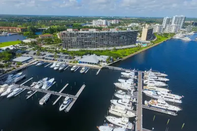 136 Lakeshore Dr #211, North Palm Beach: photo 1 of 30