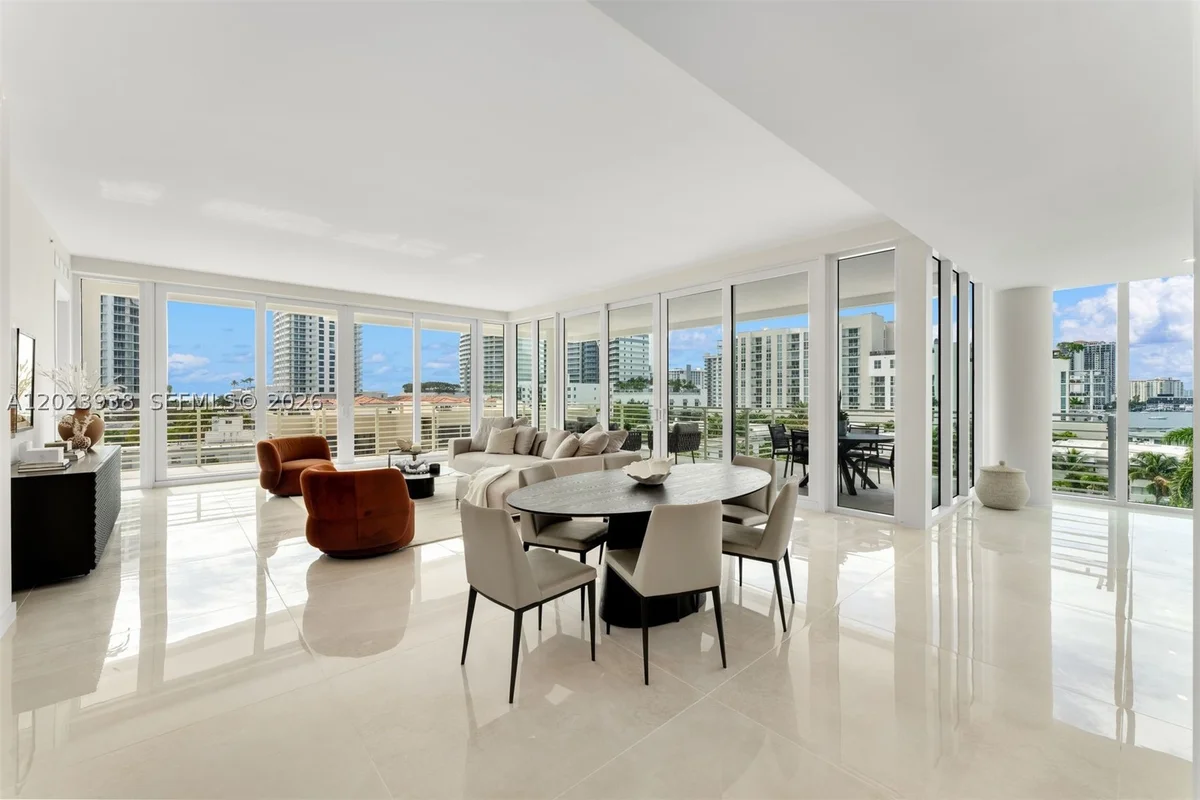 527 Orton Ave #501, Fort Lauderdale: photo 1 of 28