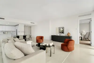 527 Orton Ave #403, Fort Lauderdale: photo 1 of 18