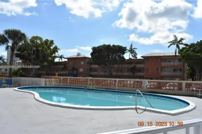 11840 NE 19th Dr #14, North Miami: photo 1 of 19