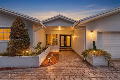 14001 SW 108th St, Miami: photo 1 of 25
