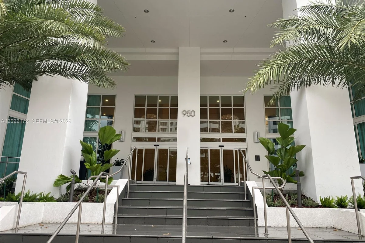 950 Brickell Bay Dr #2206, Miami: photo 1 of 25