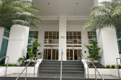950 Brickell Bay Dr #2206, Miami: photo 1 of 25
